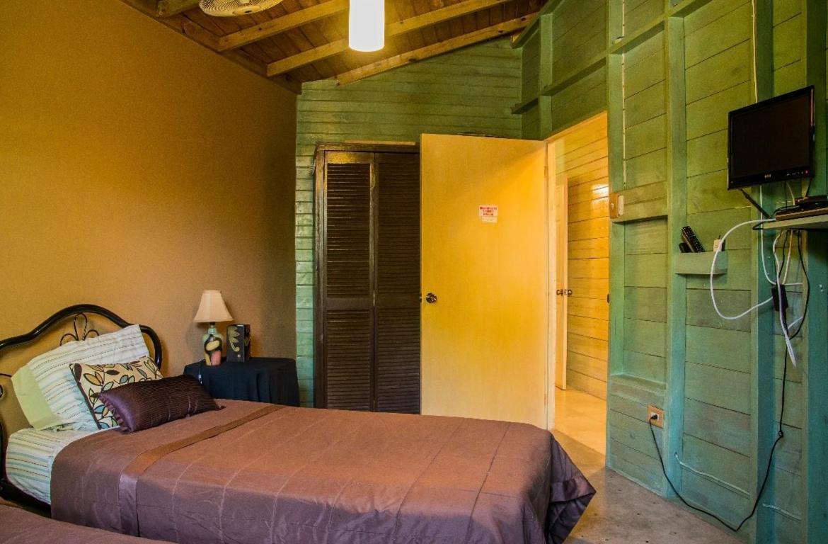One32 Guest House Kingston Eksteriør billede